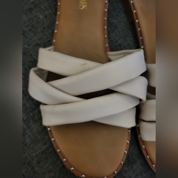 Dream Pairs Cream Sandals Size 11 - Picture 2 of 4